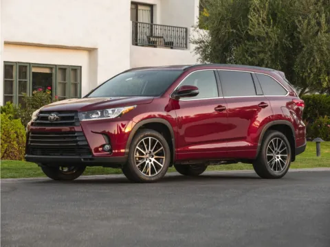 Red 2018 Toyota Highlander Limited for sale in Ottumwa, IA