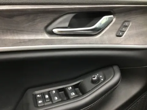 More photos of 2024 Jeep Grand Cherokee Limited at Gregg Young Toyota of Ottumwa, IA