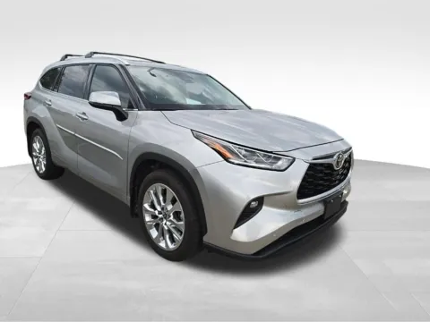 More photos of 2023 Toyota Highlander Limited at Gregg Young Toyota of Ottumwa, IA