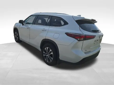 Another view of 2024 Toyota Highlander XLE for sale in Ottumwa, IA at Gregg Young Toyota of Ottumwa