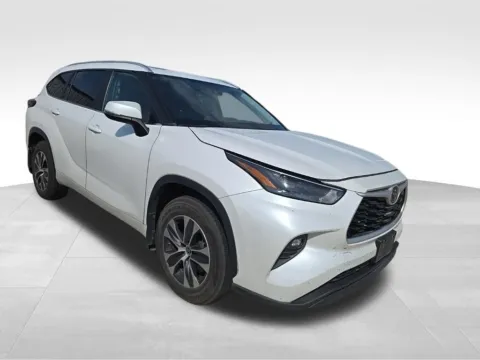 More photos of 2024 Toyota Highlander XLE at Gregg Young Toyota of Ottumwa, IA