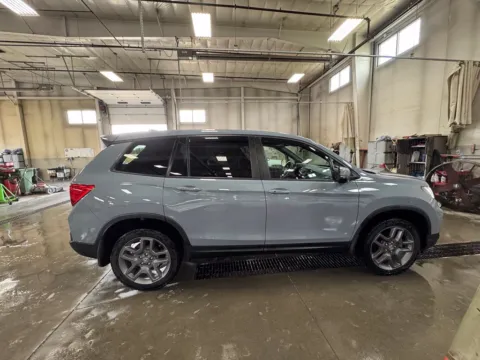 More photos of 2023 Honda Passport EX-L at Gregg Young Toyota of Ottumwa, IA