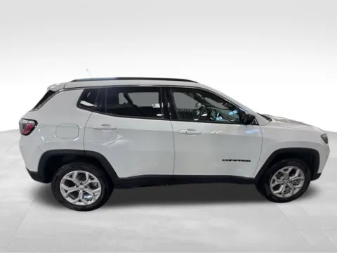 More photos of 2024 Jeep Compass Latitude at Gregg Young Toyota of Ottumwa, IA