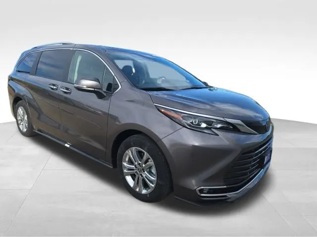 2024 Toyota Sienna Platinum photo 3
