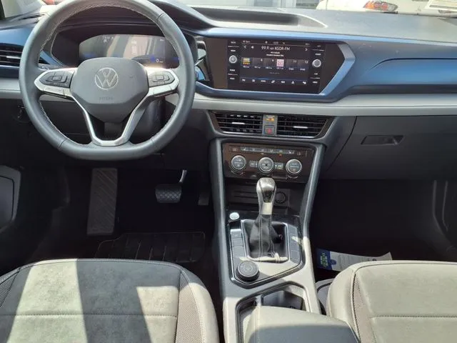 2024 Volkswagen Taos SE photo 3
