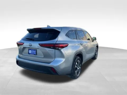 More photos of 2023 Toyota Highlander Hybrid XLE at Gregg Young Toyota of Ottumwa, IA