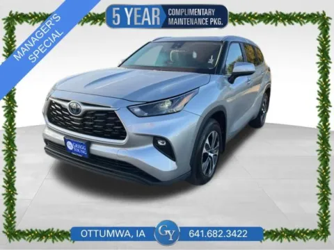 Gray 2023 Toyota Highlander Hybrid XLE for sale in Ottumwa, IA