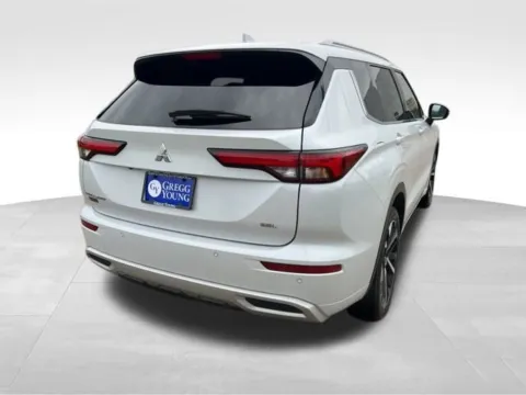 More photos of 2023 Mitsubishi Outlander SEL at Gregg Young Toyota of Ottumwa, IA