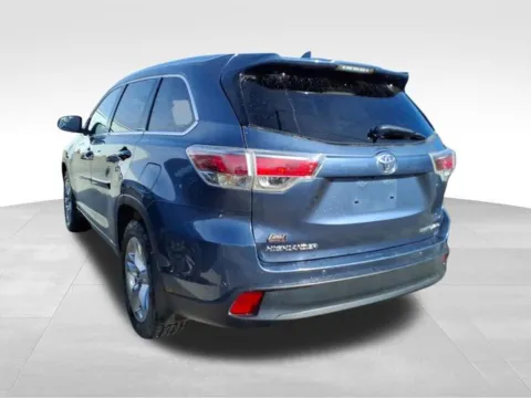 More photos of 2016 Toyota Highlander at Gregg Young Toyota of Columbus, NE