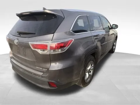 More photos of 2016 Toyota Highlander at Gregg Young Toyota of Columbus, NE