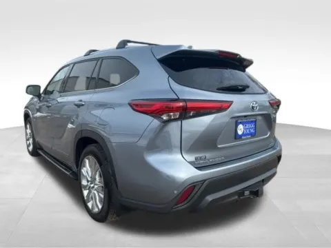 More photos of 2021 Toyota Highlander Hybrid Limited at Gregg Young Toyota of Columbus, NE