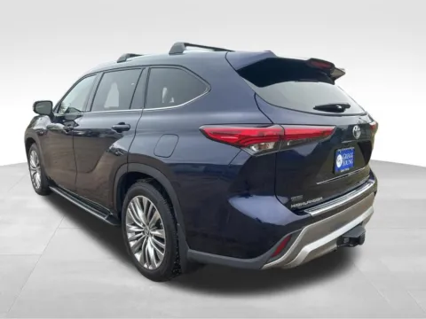 More photos of 2023 Toyota Highlander Platinum at Gregg Young Toyota of Columbus, NE