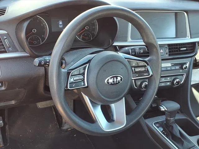 2020 Kia Optima LX photo 3