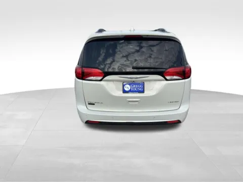 More photos of 2017 Chrysler Pacifica Limited at Gregg Young Chevrolet GMC Atlantic, IA