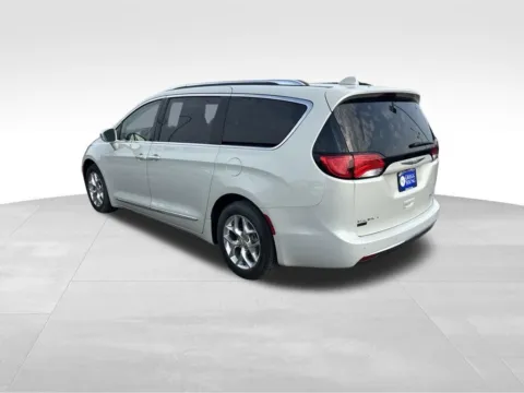 More photos of 2017 Chrysler Pacifica Limited at Gregg Young Chevrolet GMC Atlantic, IA