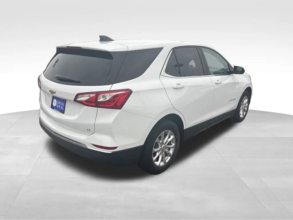 2020 Chevrolet Equinox LT photo 2