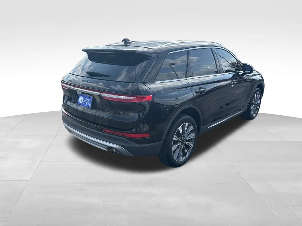 2022 Lincoln Corsair Reserve photo 3