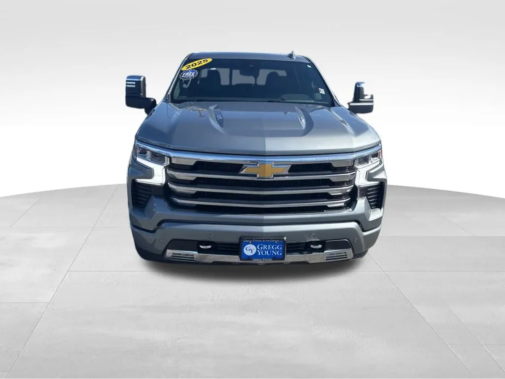 2025 Chevrolet Silverado 1500 High Country photo 4