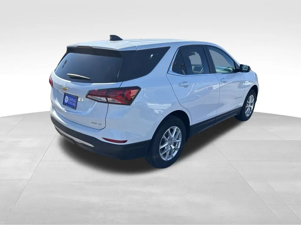 2024 Chevrolet Equinox LT photo 3