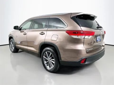 More photos of 2019 Toyota Highlander XLE at CarLink Fort Myers, FL