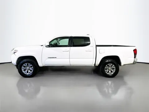 More photos of 2019 Toyota Tacoma SR5 at CarLink Fort Myers, FL