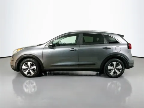 More photos of 2017 Kia Niro LX at CarLink Fort Myers, FL