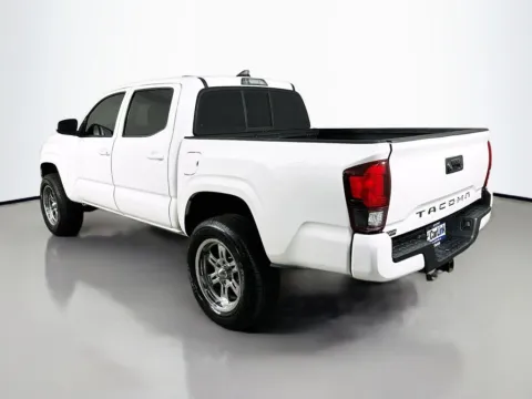 More photos of 2018 Toyota Tacoma SR5 at CarLink Fort Myers, FL