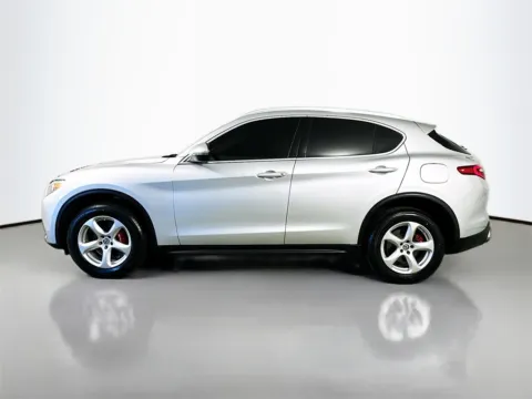 More photos of 2019 Alfa Romeo Stelvio at CarLink Fort Myers, FL