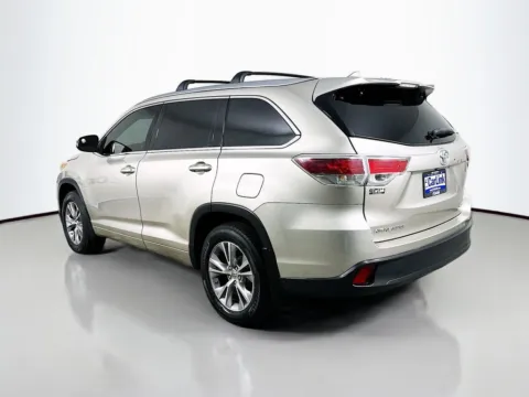 More photos of 2015 Toyota Highlander XLE V6 at CarLink Fort Myers, FL