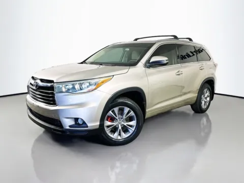 Another view of 2015 Toyota Highlander XLE V6 for sale in Fort Myers, FL at CarLink Fort Myers