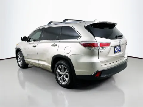 More photos of 2015 Toyota Highlander XLE V6 at CarLink Fort Myers, FL