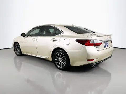 More photos of 2016 Lexus ES 350 at CarLink Fort Myers, FL