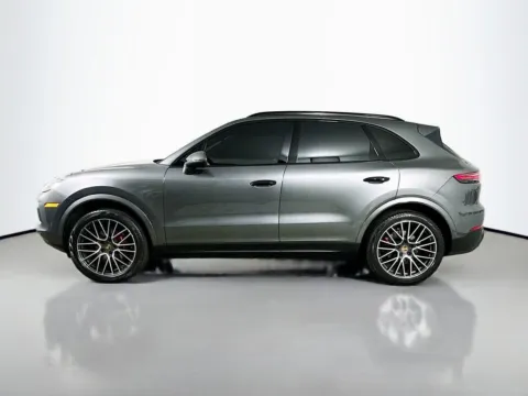 More photos of 2019 Porsche Cayenne at CarLink Fort Myers, FL