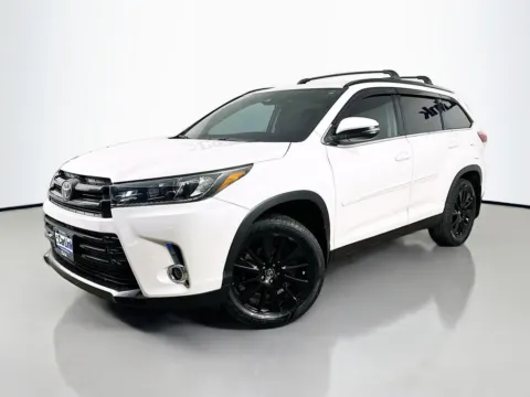 Another view of 2019 Toyota Highlander SE for sale in Fort Myers, FL at CarLink Fort Myers