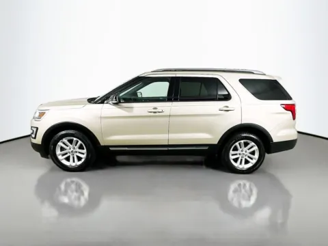 More photos of 2017 Ford Explorer XLT at CarLink Fort Myers, FL