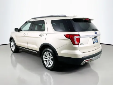 More photos of 2017 Ford Explorer XLT at CarLink Fort Myers, FL