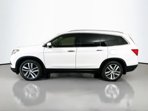 More photos of 2018 Honda Pilot Touring at CarLink Fort Myers, FL