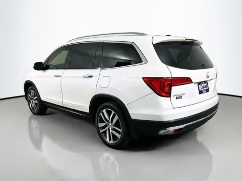 More photos of 2018 Honda Pilot Touring at CarLink Fort Myers, FL