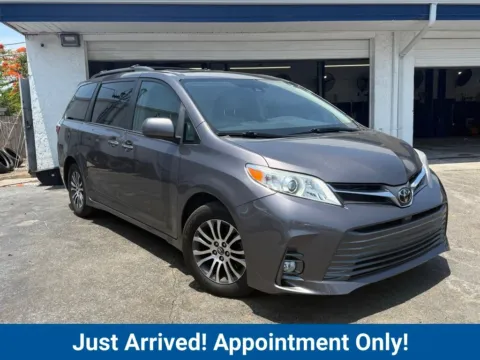 Gray 2019 Toyota Sienna XLE for sale in Fort Myers, FL