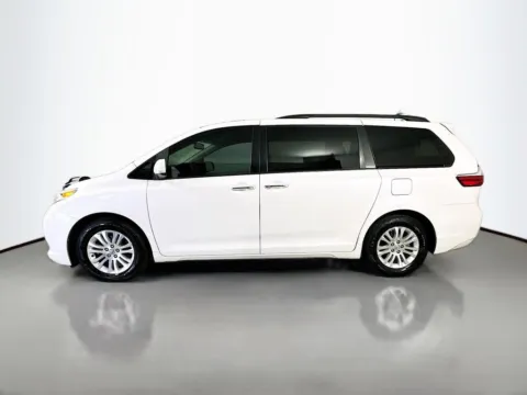 More photos of 2017 Toyota Sienna XLE at CarLink Fort Myers, FL
