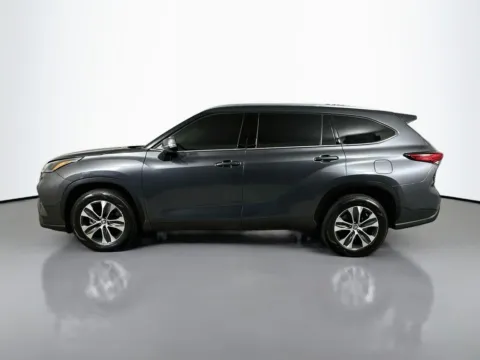 More photos of 2021 Toyota Highlander XLE at CarLink Fort Myers, FL
