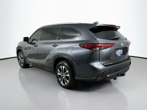 More photos of 2021 Toyota Highlander XLE at CarLink Fort Myers, FL