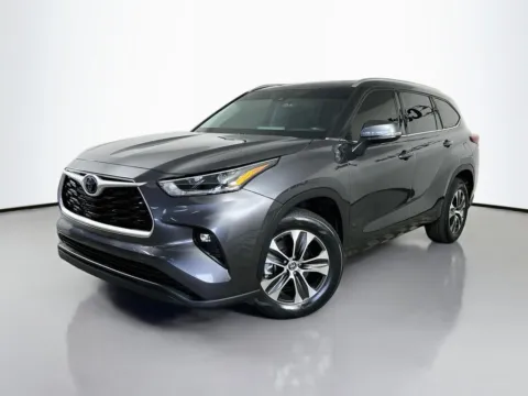 More photos of 2021 Toyota Highlander XLE at CarLink Fort Myers, FL