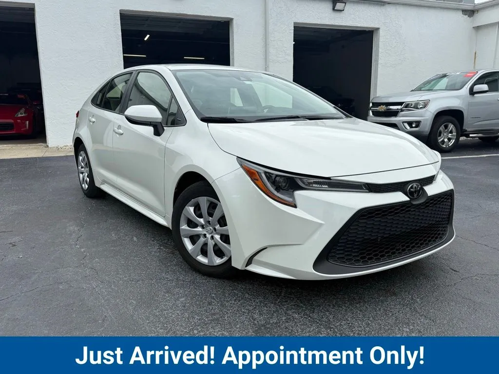 White 2020 Toyota Corolla LE for sale in Fort Myers, FL