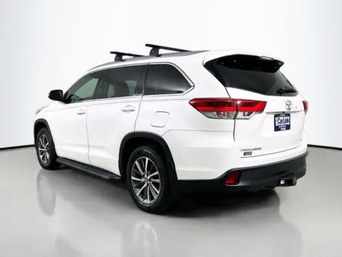 More photos of 2018 Toyota Highlander XLE at CarLink Fort Myers, FL