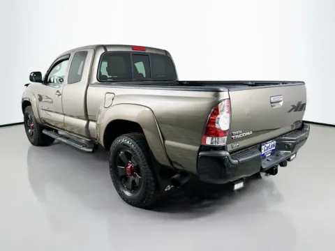 More photos of 2013 Toyota Tacoma at CarLink Fort Myers, FL