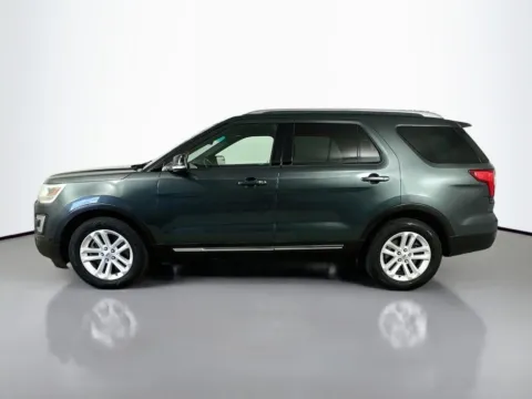 More photos of 2016 Ford Explorer XLT at CarLink Fort Myers, FL