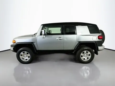 More photos of 2010 Toyota FJ Cruiser at CarLink Fort Myers, FL