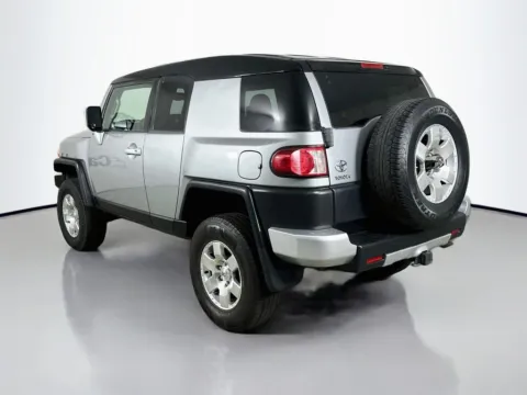 More photos of 2010 Toyota FJ Cruiser at CarLink Fort Myers, FL