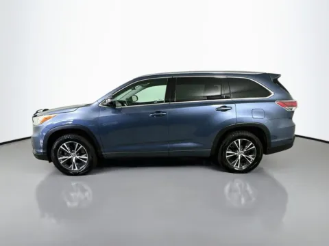 More photos of 2016 Toyota Highlander XLE V6 at CarLink Fort Myers, FL